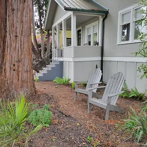  Holiday home Modern Craftsman Garden Patio In Georgetown United States